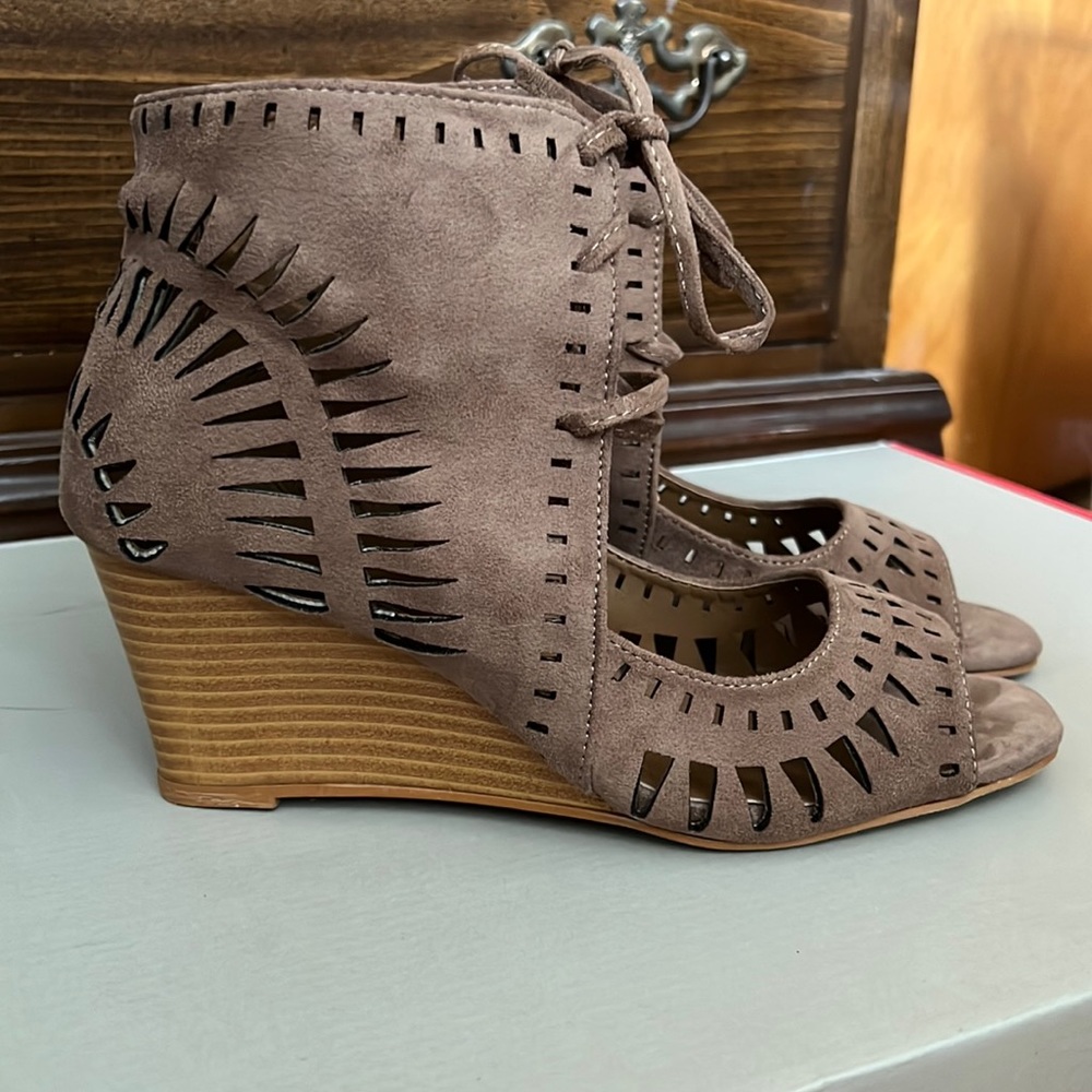 Women’s wedge sandals brand new size 8